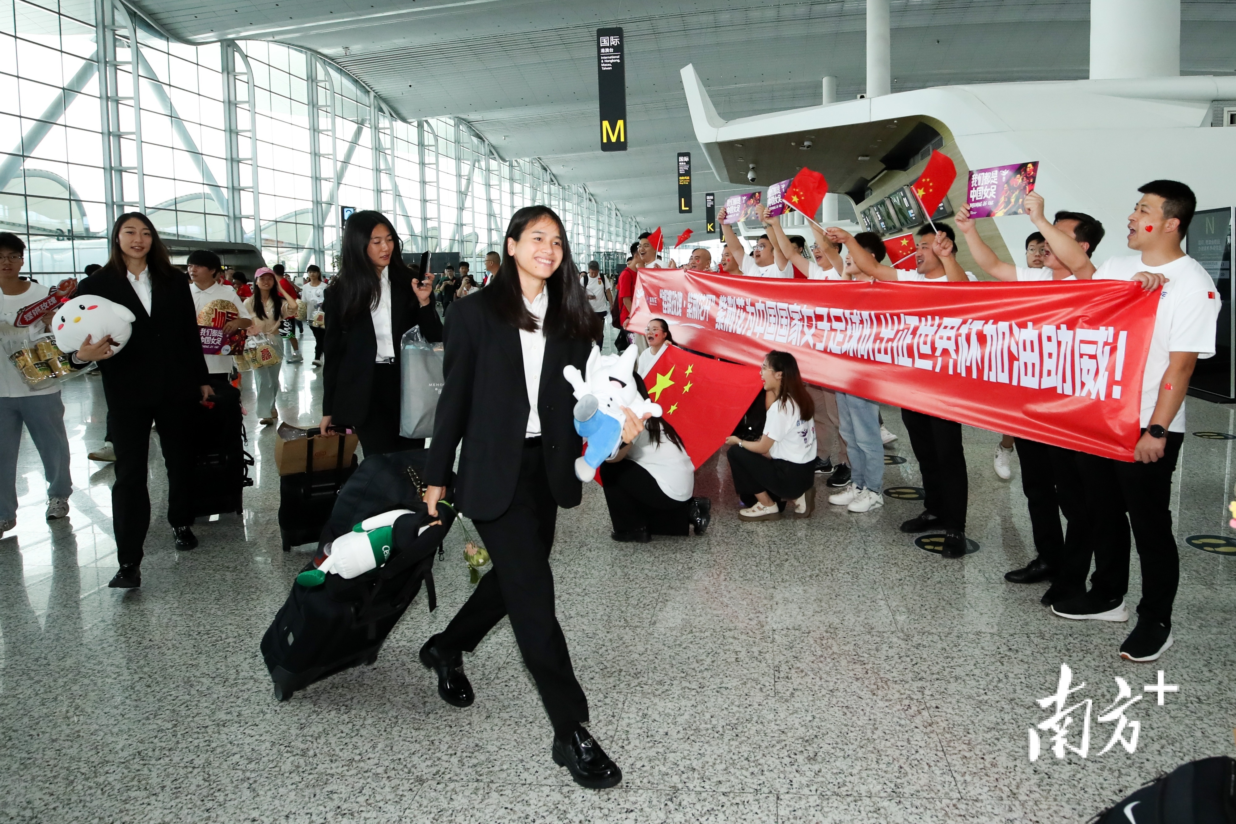 代表国家荣耀出征，跨越困难迎接挑战